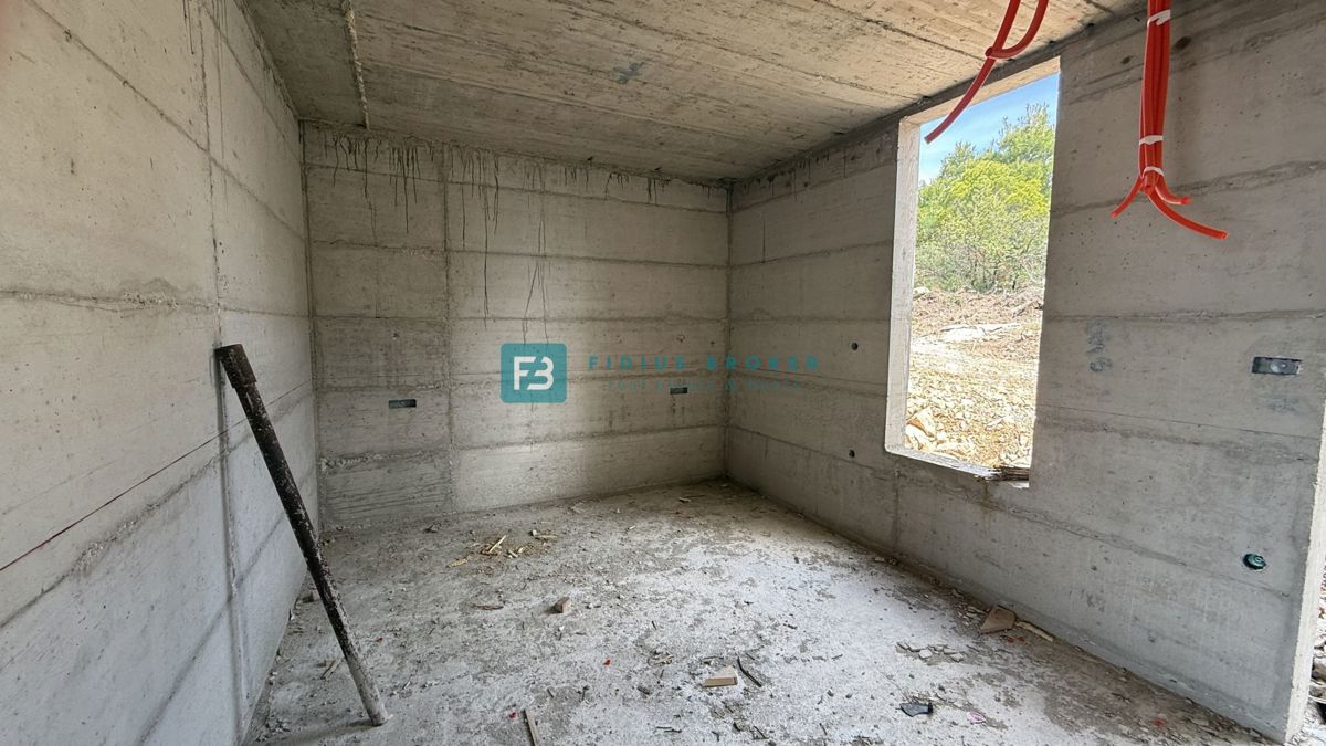 VODICE, novogradnja, trietažno stanovanje, bazen, pogled na morje, vrt, S2