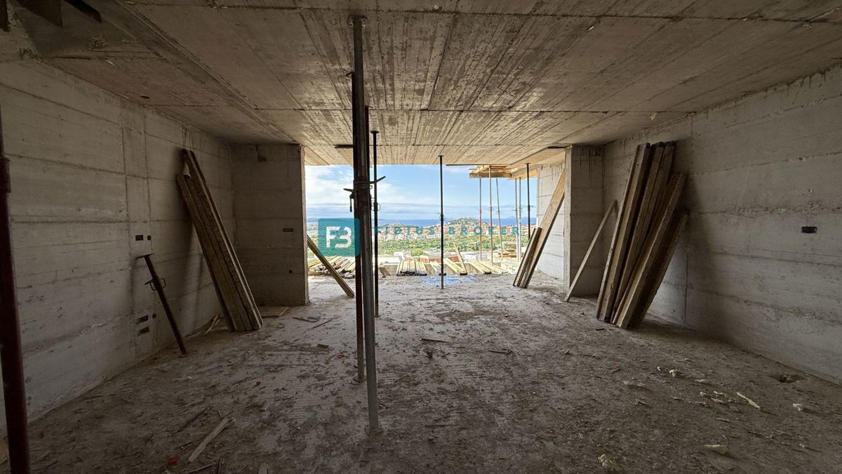 VODICE, novogradnja, trietažno stanovanje, bazen, pogled na morje, vrt, S2