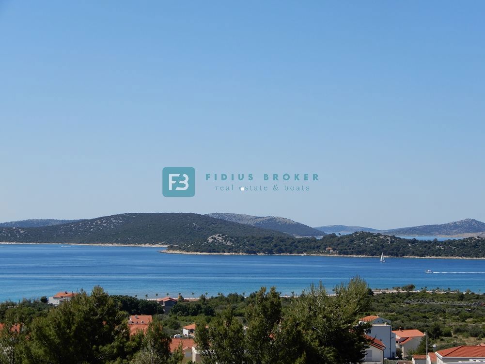 VODICE, nov projekt, tri vile z bazeni, wellness, panoramski razgled, 390,09m2