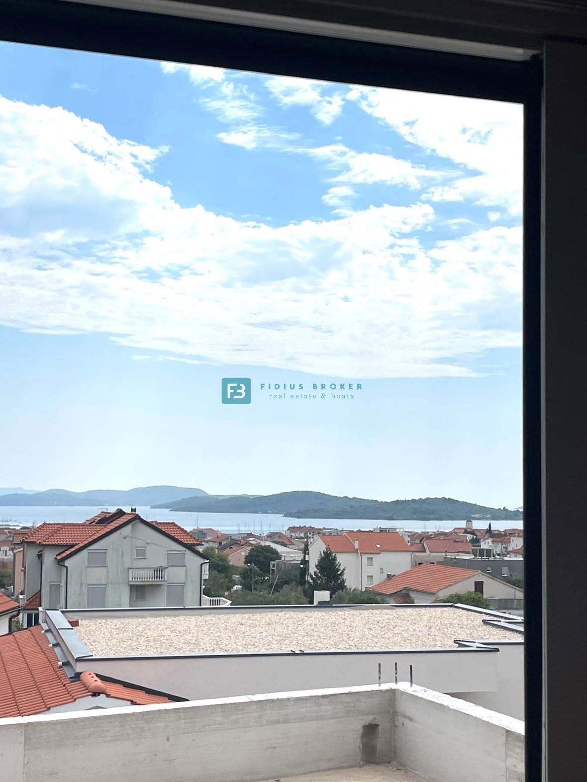 VODICE, novogradnja, luksuzna hiša s strešno teraso, pogled na morje, S1