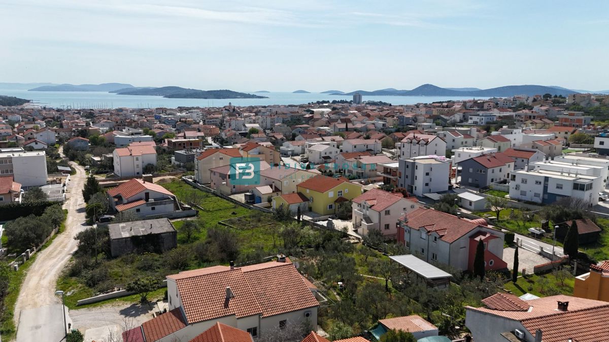 VODICE, novogradnja, luksuzna hiša s strešno teraso, pogled na morje, S1