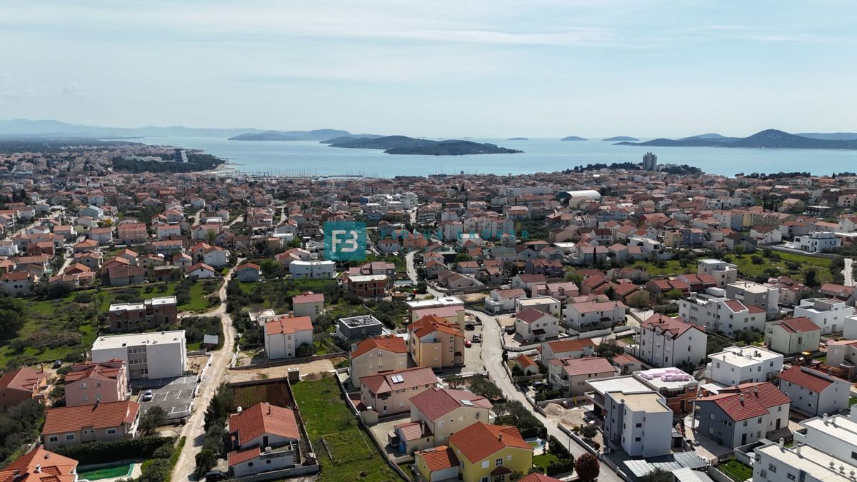 VODICE, novogradnja, luksuzna hiša s strešno teraso, pogled na morje, S1