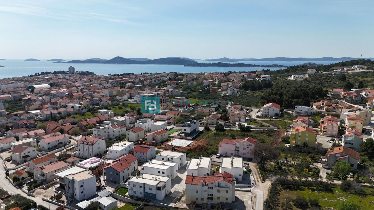 VODICE, novogradnja, luksuzna hiša s strešno teraso, pogled na morje, S1