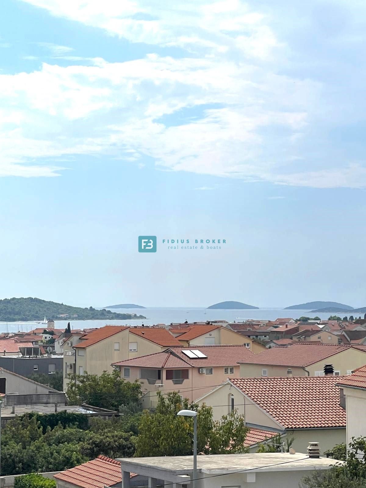 VODICE, novogradnja, luksuzna hiša s strešno teraso, pogled na morje, S1