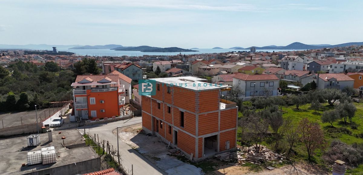 VODICE, novogradnja, luksuzna hiša s strešno teraso, pogled na morje, S1