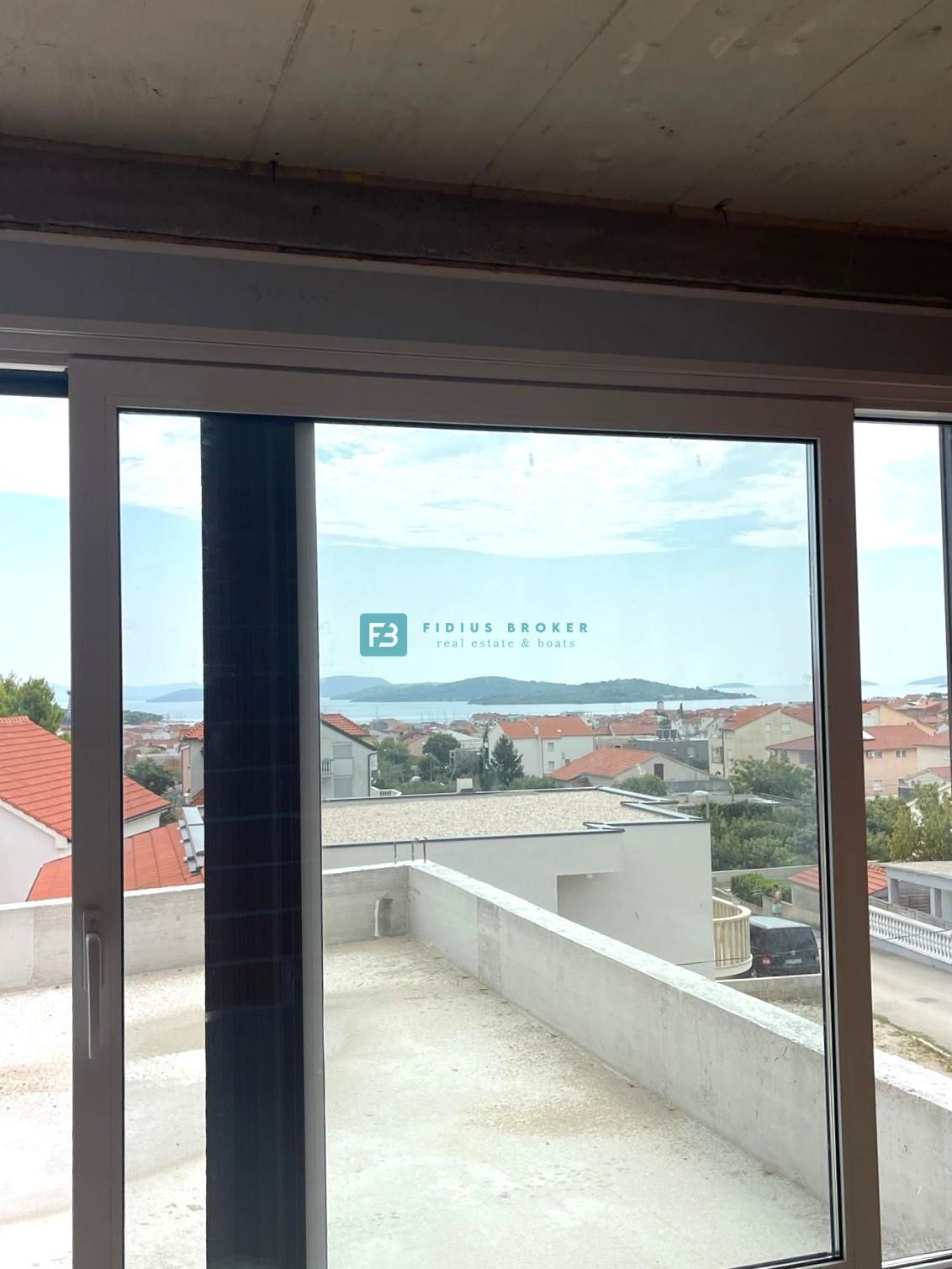 VODICE, novogradnja, luksuzna hiša s strešno teraso, pogled na morje, S1