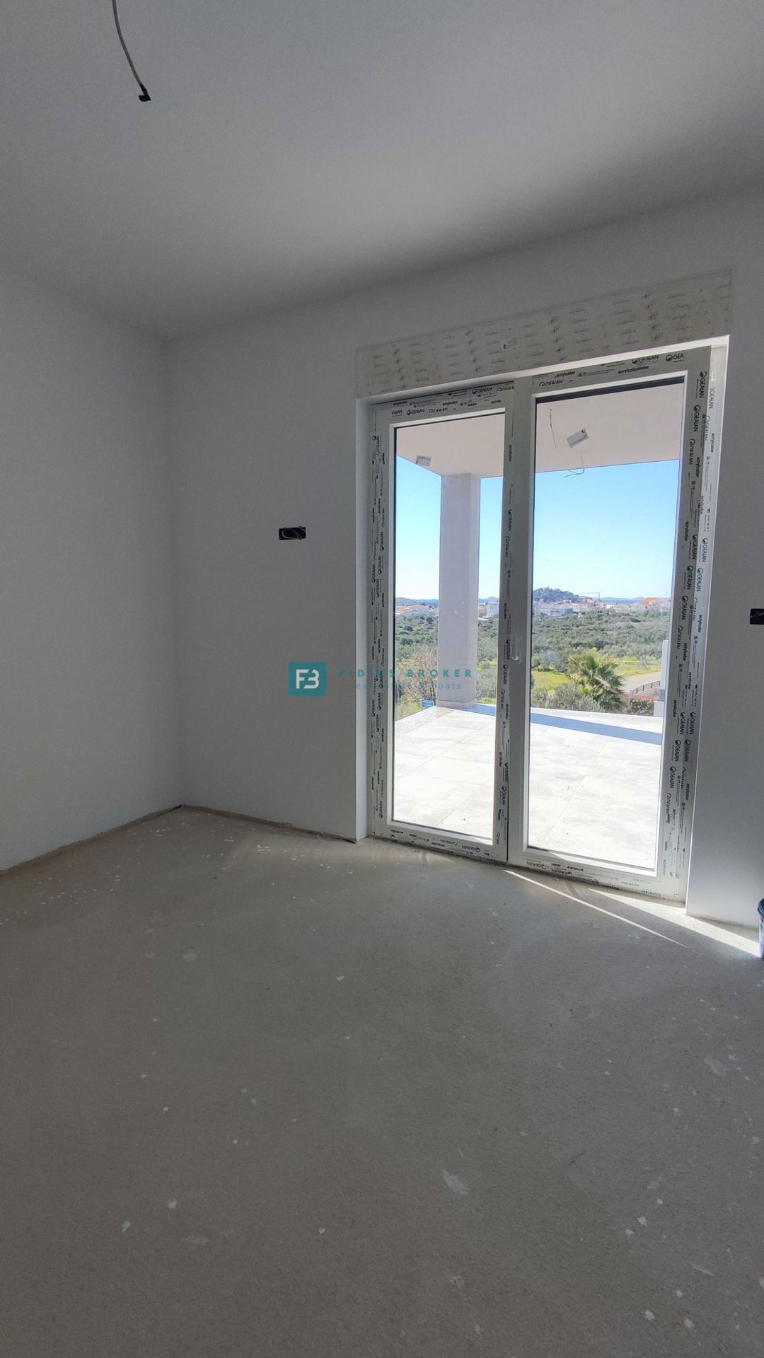 VODICE, nova, moderna hiša dvojček, panoramski pogled na morje, bazen, vrt