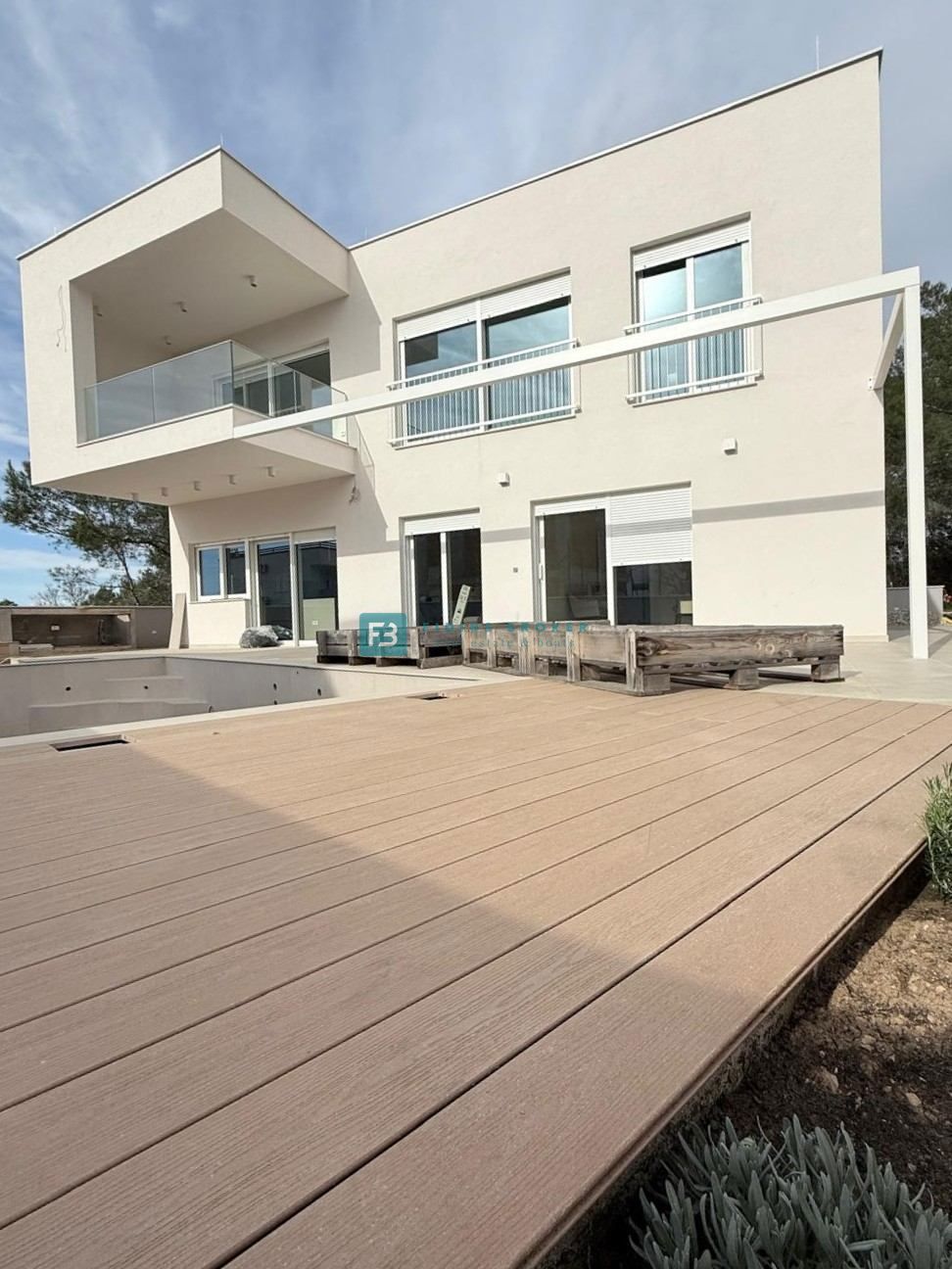 ŠIBENIK-BILICE, nova, opremljena luksuzna vila, 2 ločena apartmaja, 400 m od morja