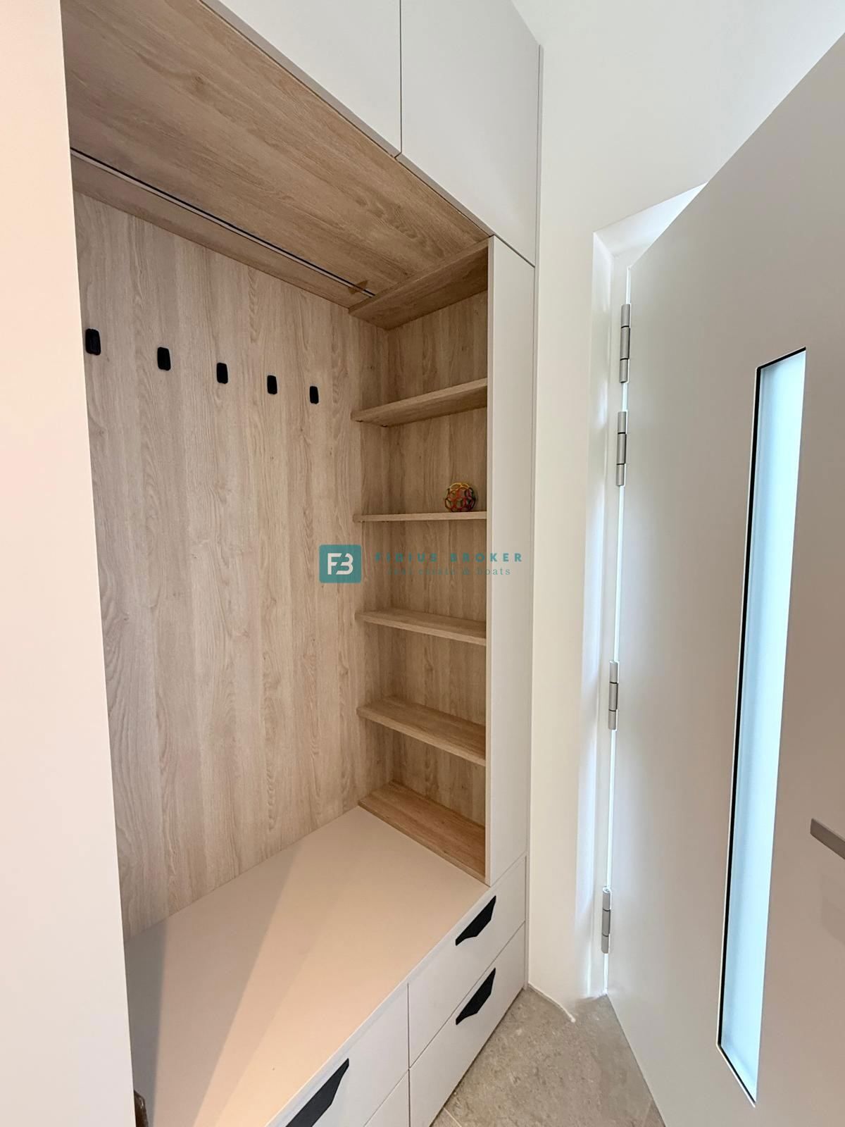 ŠIBENIK-BILICE, nova, opremljena luksuzna vila, 2 ločena apartmaja, 400 m od morja