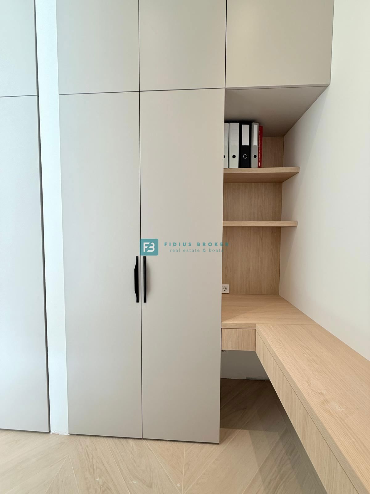 ŠIBENIK-BILICE, nova, opremljena luksuzna vila, 2 ločena apartmaja, 400 m od morja