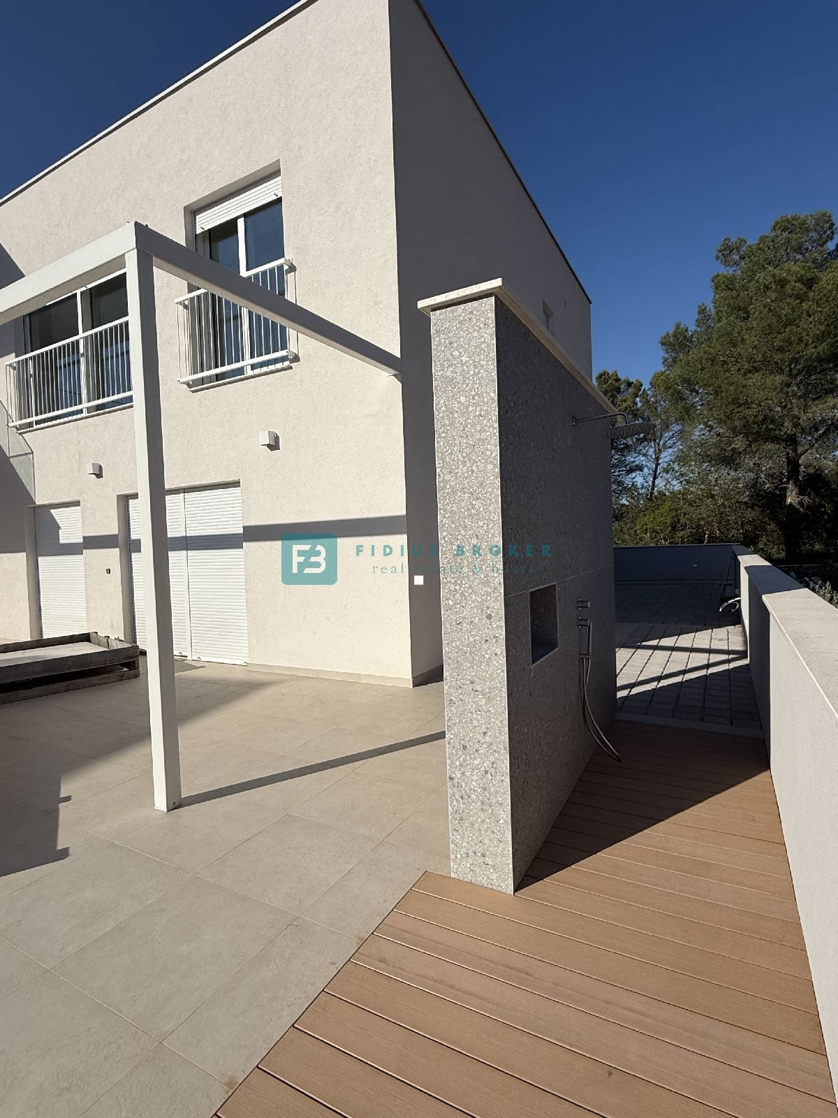 ŠIBENIK-BILICE, nova, opremljena luksuzna vila, 2 ločena apartmaja, 400 m od morja