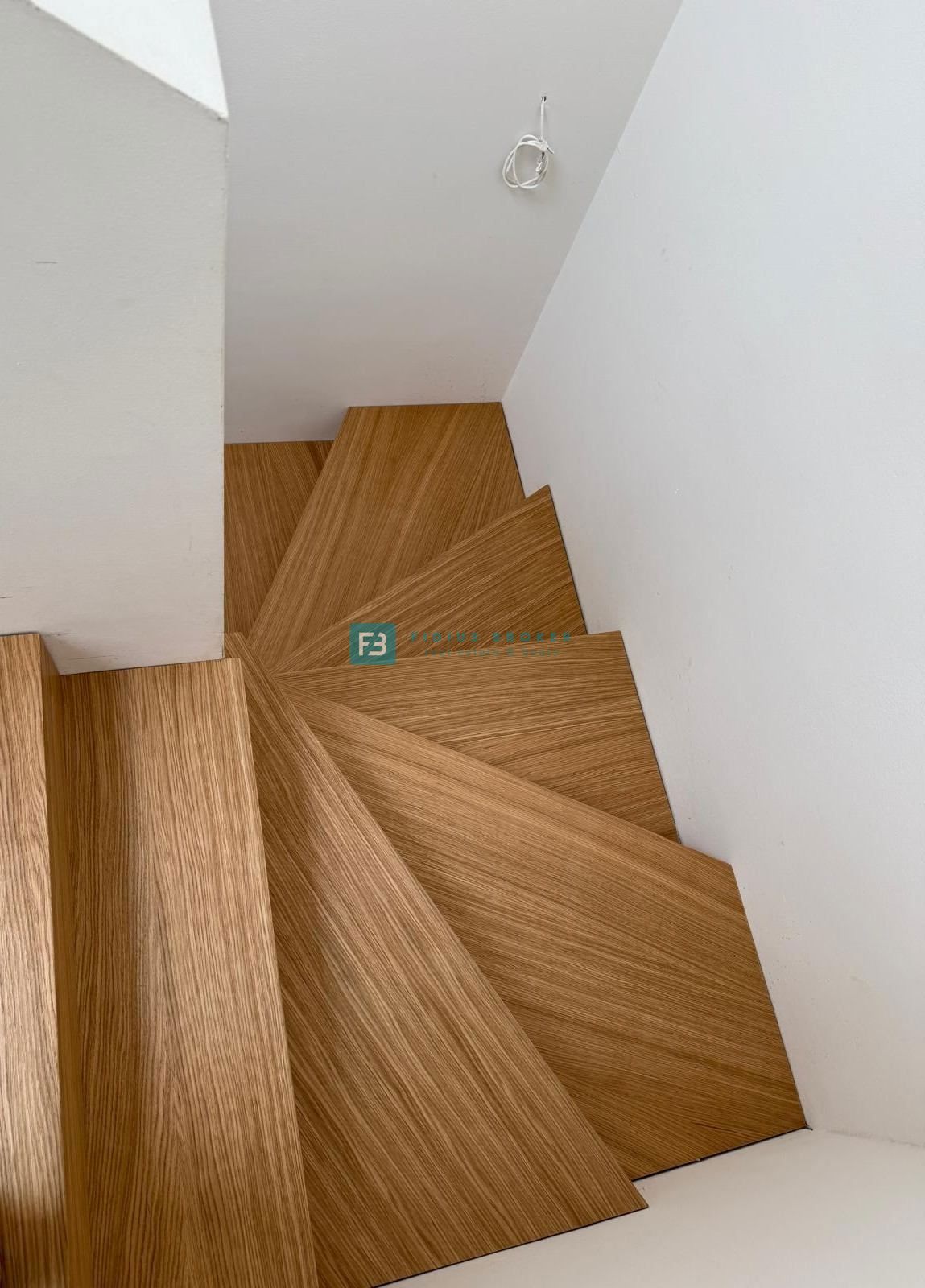 ŠIBENIK-BILICE, nova, opremljena luksuzna vila, 2 ločena apartmaja, 400 m od morja