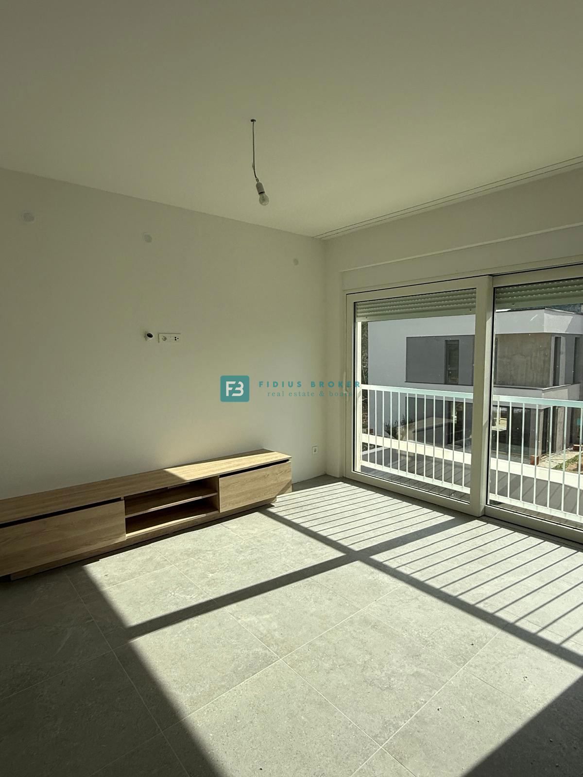 ŠIBENIK-BILICE, nova, opremljena luksuzna vila, 2 ločena apartmaja, 400 m od morja