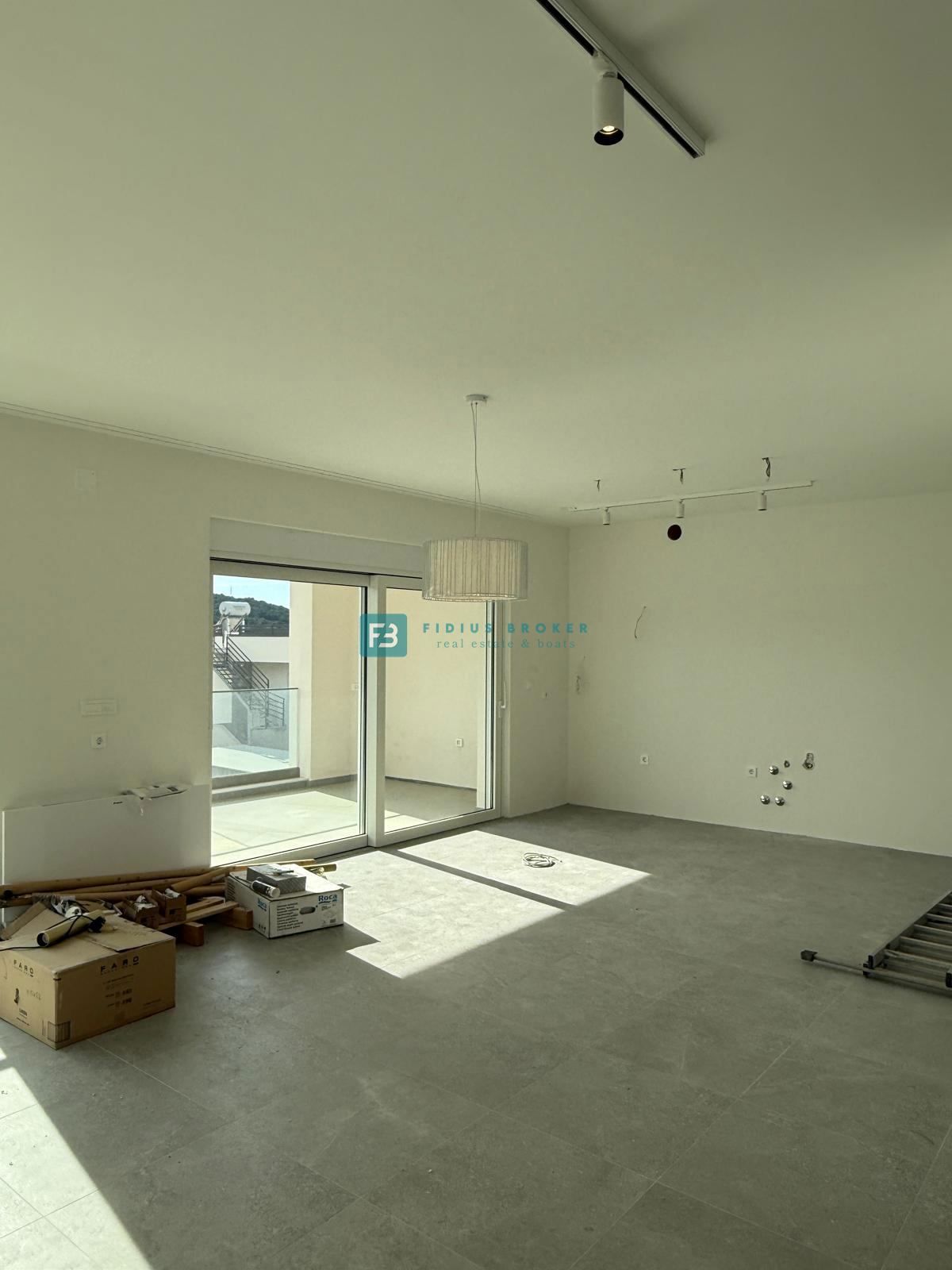 ŠIBENIK-BILICE, nova, opremljena luksuzna vila, 2 ločena apartmaja, 400 m od morja