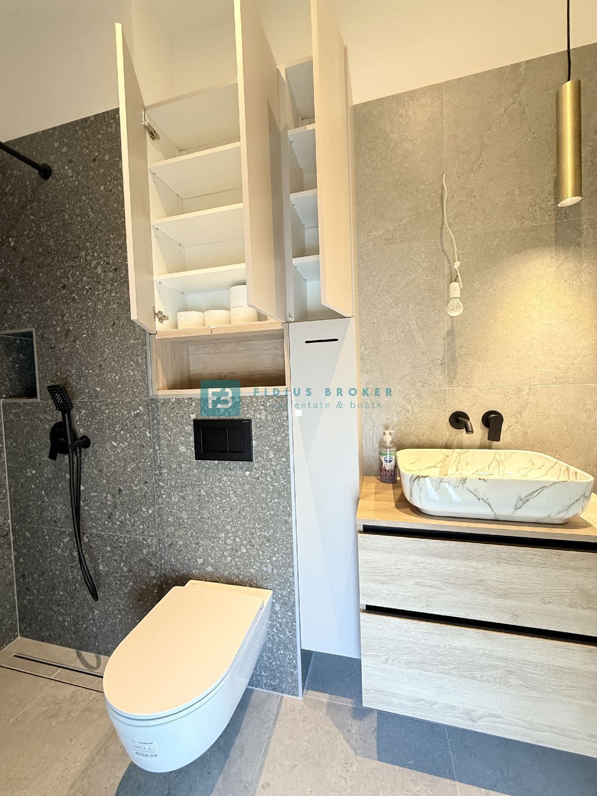 ŠIBENIK-BILICE, nova, opremljena luksuzna vila, 2 ločena apartmaja, 400 m od morja