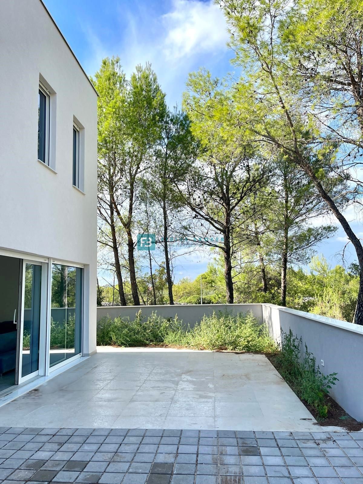 ŠIBENIK-BILICE, nova, opremljena luksuzna vila, 2 ločena apartmaja, 400 m od morja