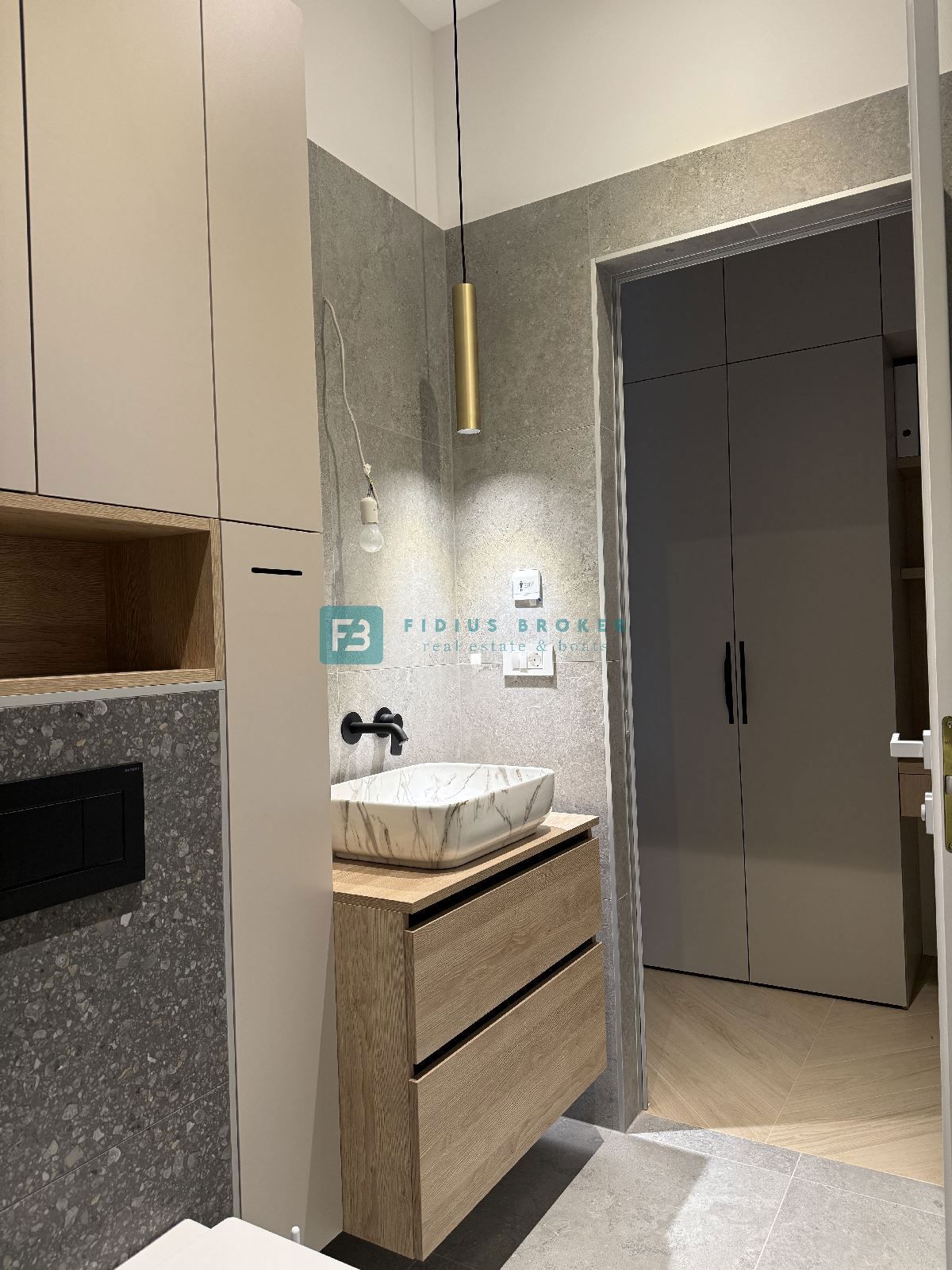 ŠIBENIK-BILICE, nova, opremljena luksuzna vila, 2 ločena apartmaja, 400 m od morja