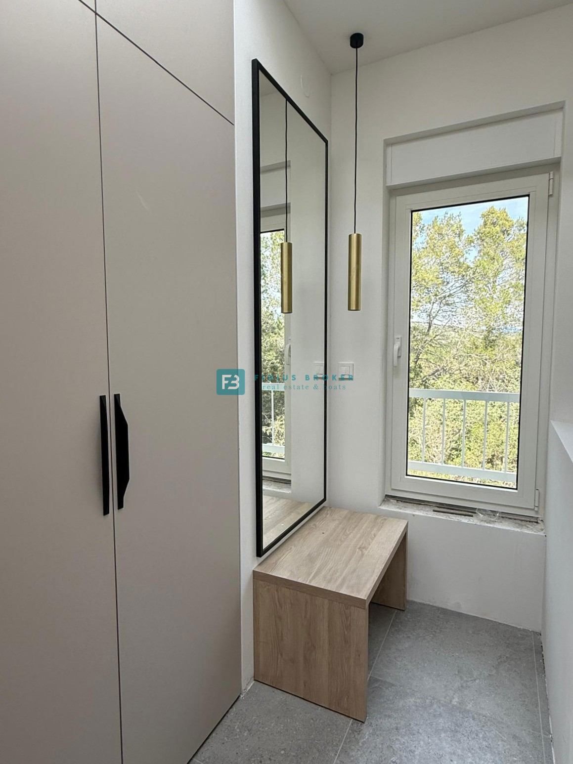ŠIBENIK-BILICE, nova, opremljena luksuzna vila, 2 ločena apartmaja, 400 m od morja