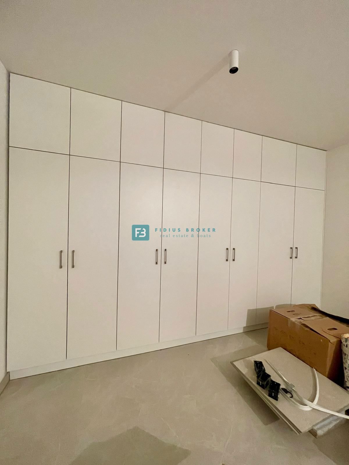 ŠIBENIK-BILICE, nova, opremljena luksuzna vila, 2 ločena apartmaja, 400 m od morja