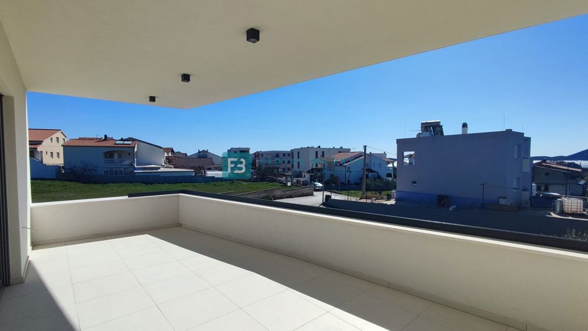 VODICE, novogradnja, pogled na more, 1. nadstropje, 400 m od plaže