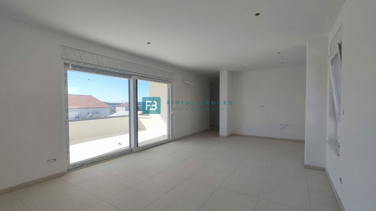 VODICE, novogradnja, pogled na more, 1. nadstropje, 400 m od plaže