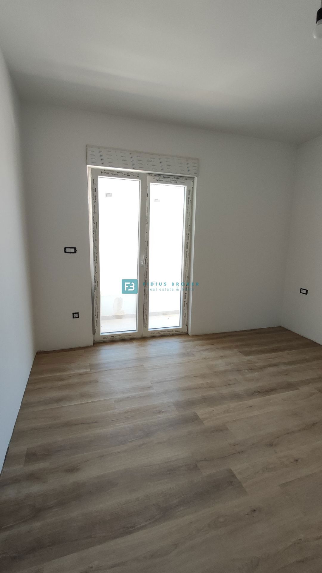 VODICE, novogradnja, 300 m od plaže, pogled na morje, 3 ss