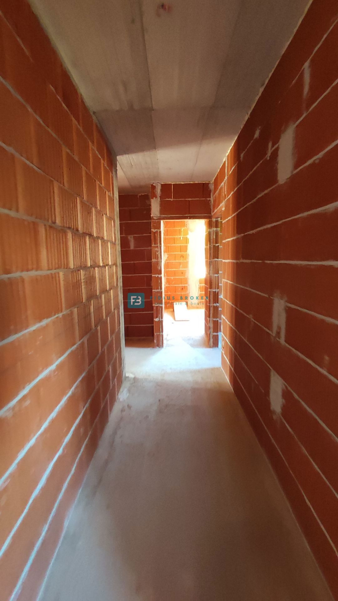 VODICE, novogradnja, pritličje, vrt 133 m2, mirna lokacija