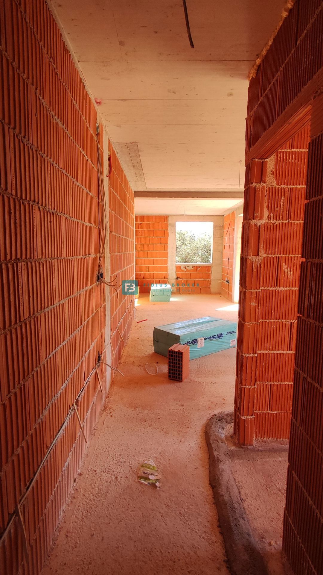 VODICE, novogradnja, pritličje, vrt 133 m2, mirna lokacija