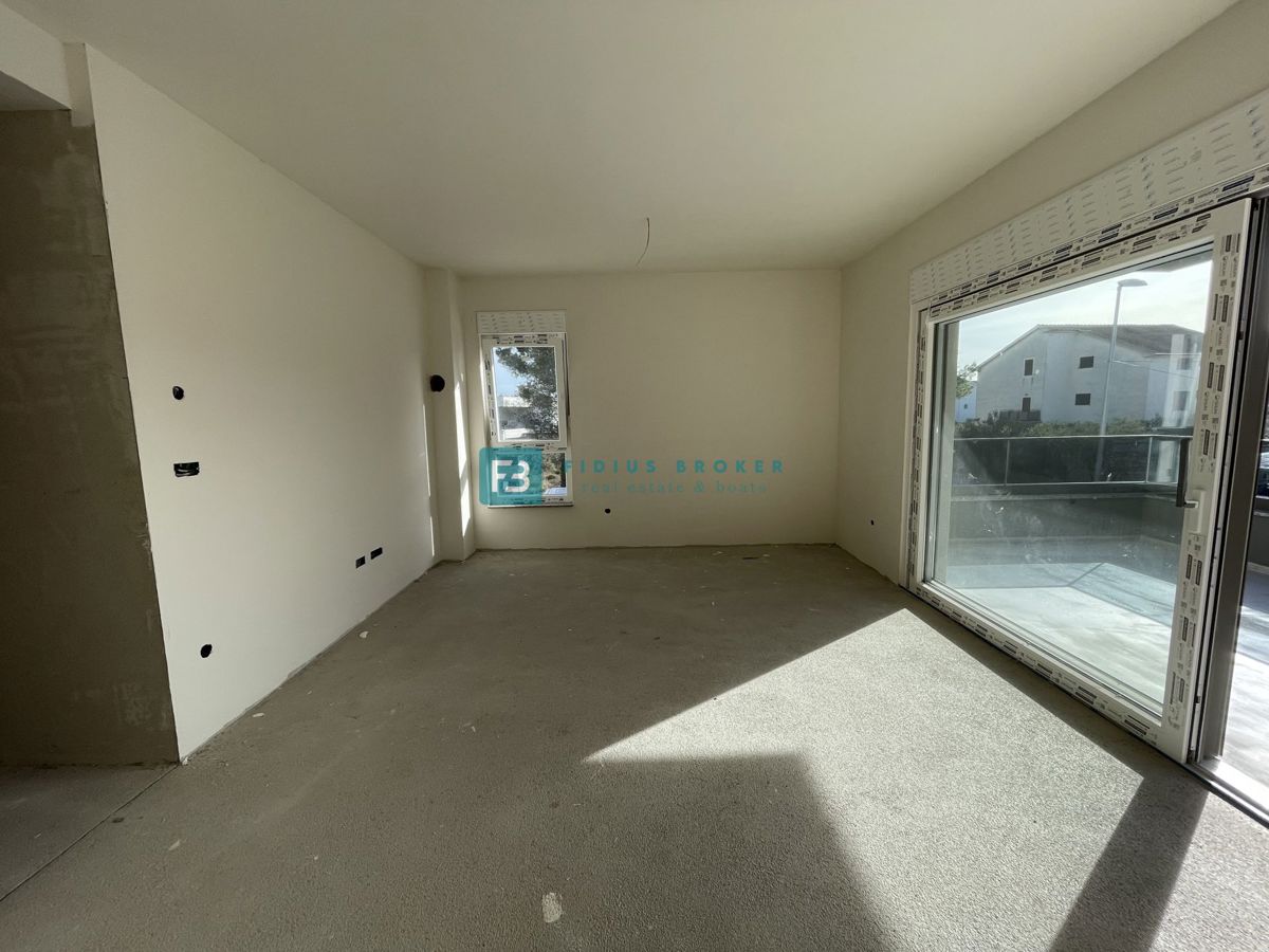 SRIMA, novogradnja, top lokacija, 300 m od morja, 3sob