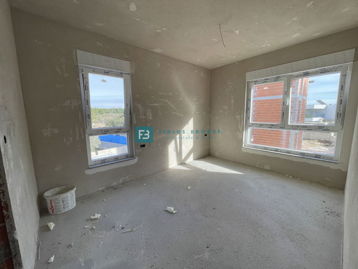 SRIMA, novogradnja, top lokacija, 300 m od morja, 3sob