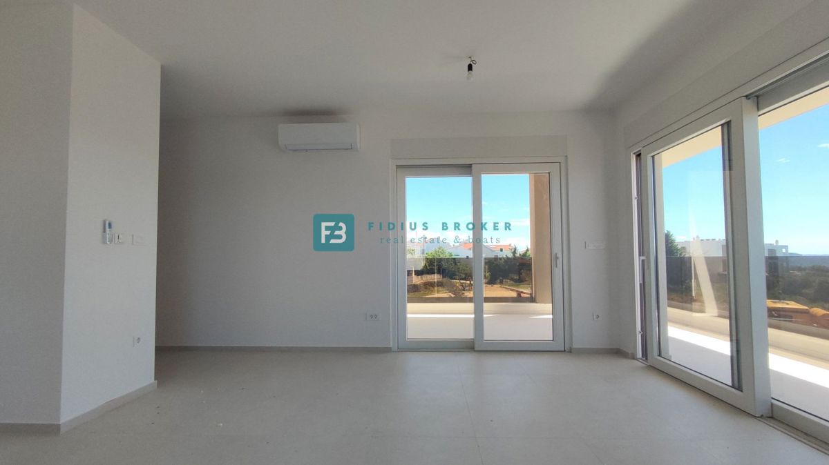 VODICE, novogradnja, 350 m od plaže, 1. nadstropje, pogled na morje