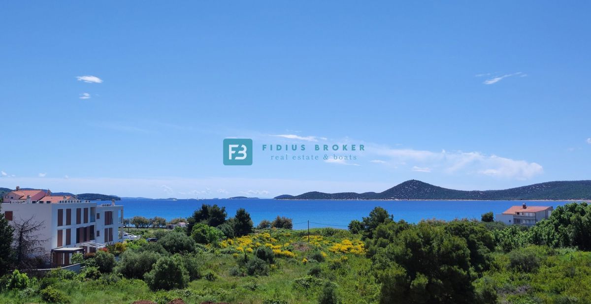 VODICE, novogradnja, 350 m od plaže, 1. nadstropje, pogled na morje