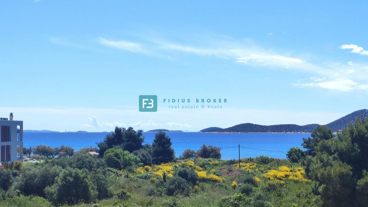 VODICE, novogradnja, 350 m od plaže, 1. nadstropje, pogled na morje