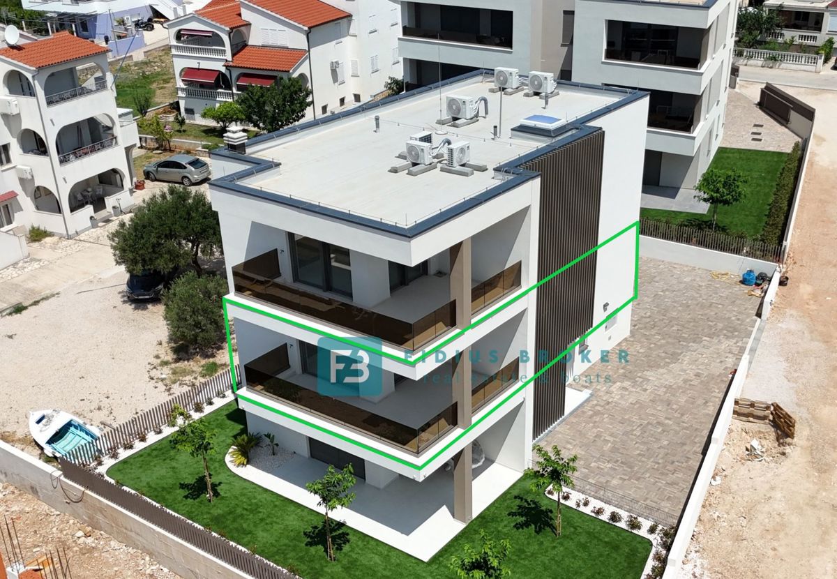 VODICE, novogradnja, 350 m od plaže, 1. nadstropje, pogled na morje
