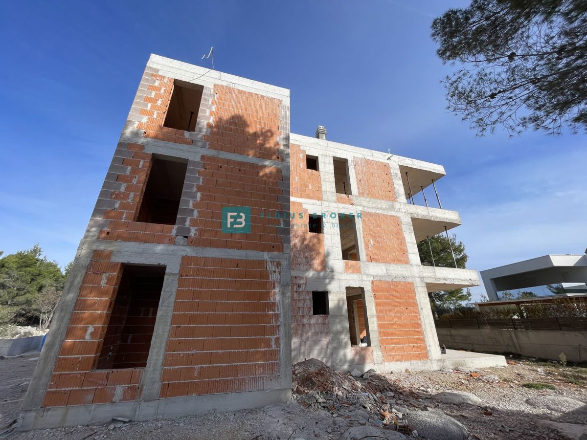 SRIMA, novogradnja, 300 m od morja, 2. nadstropje, 3 spalnice