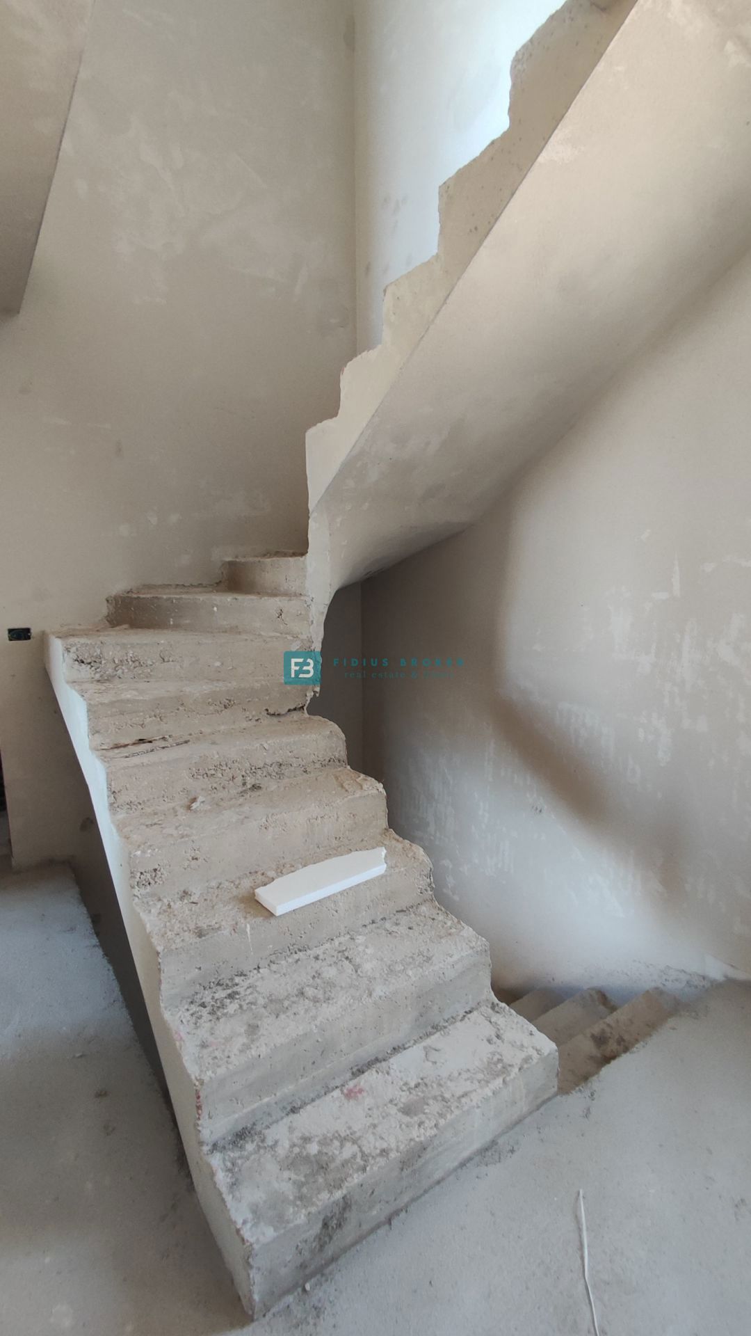 VODICE, novogradnja, dvojček, pogled na morje, bazen, vrt