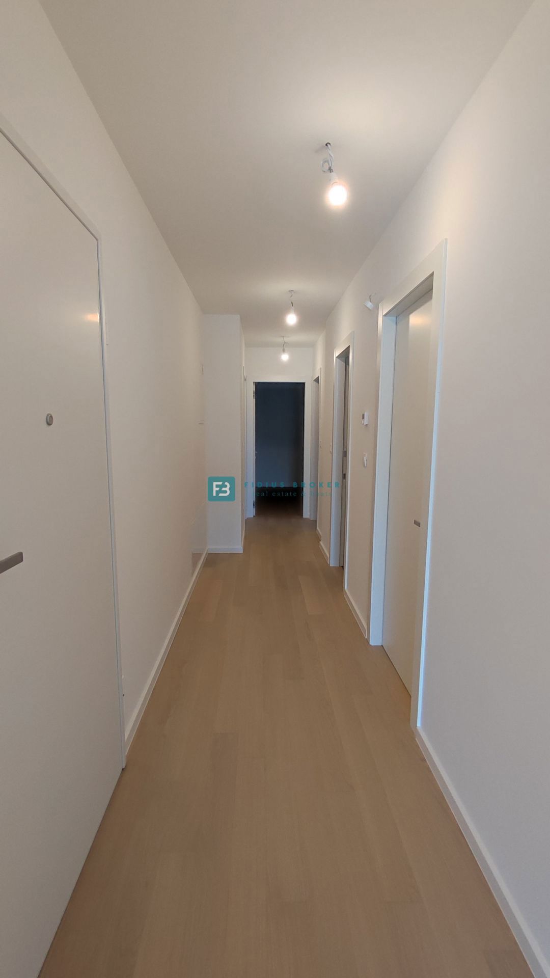 VODICE, novo,  pogled na morje, 2. nadstropje + strešna terasa, center
