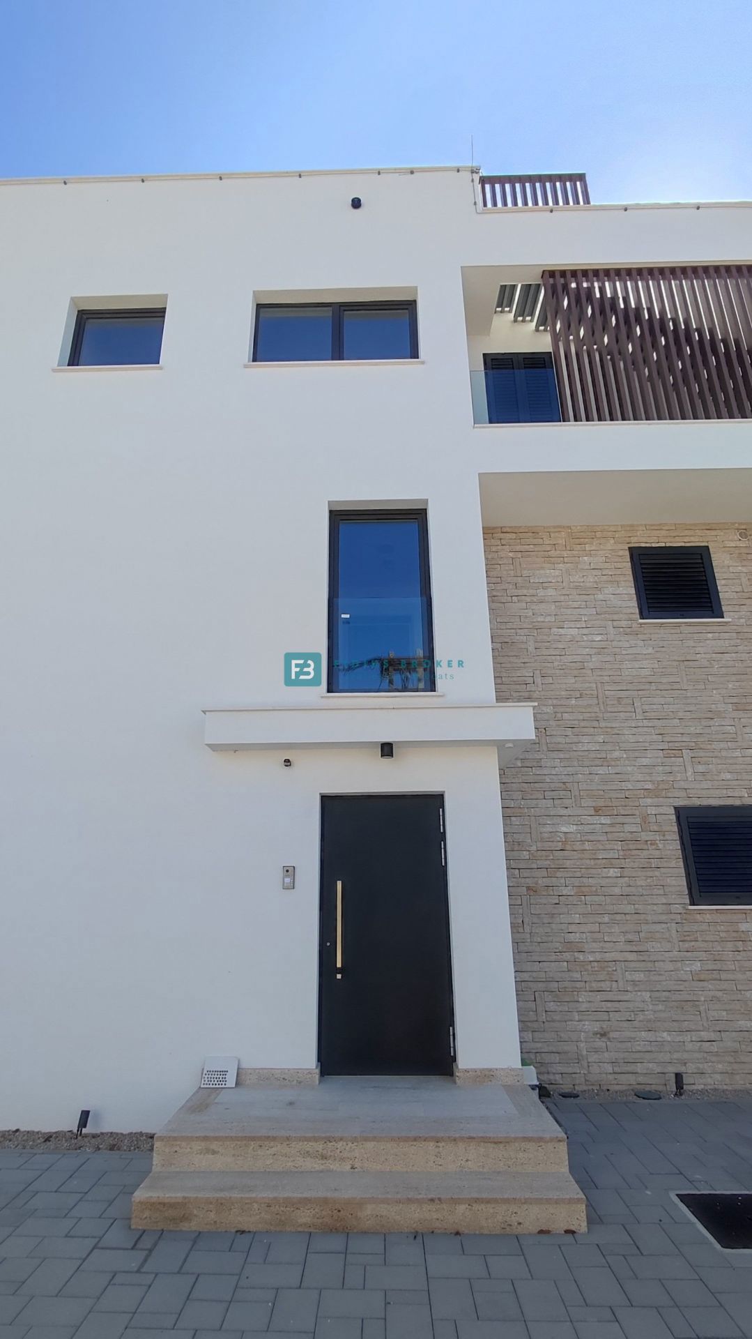 VODICE, novo,  pogled na morje, 2. nadstropje + strešna terasa, center