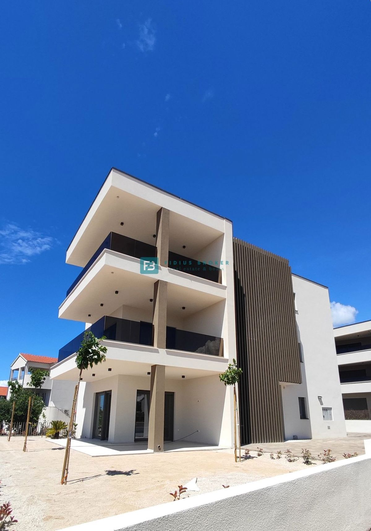 VODICE, novogradnja, 350 m od plaže, 2. nad., pogled na morje