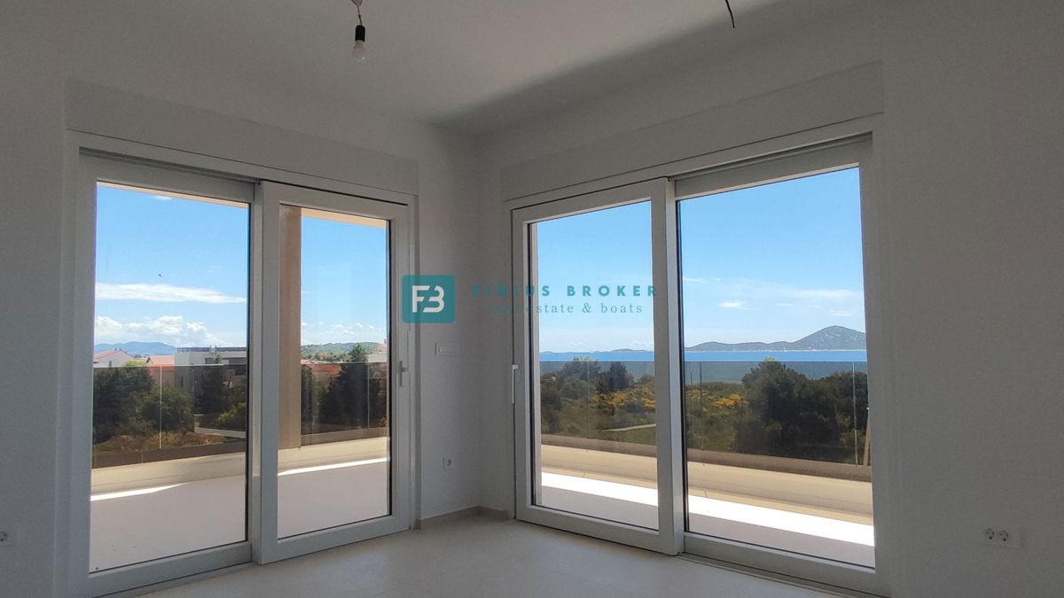 VODICE, novogradnja, 350 m od plaže, 2. nad., pogled na morje