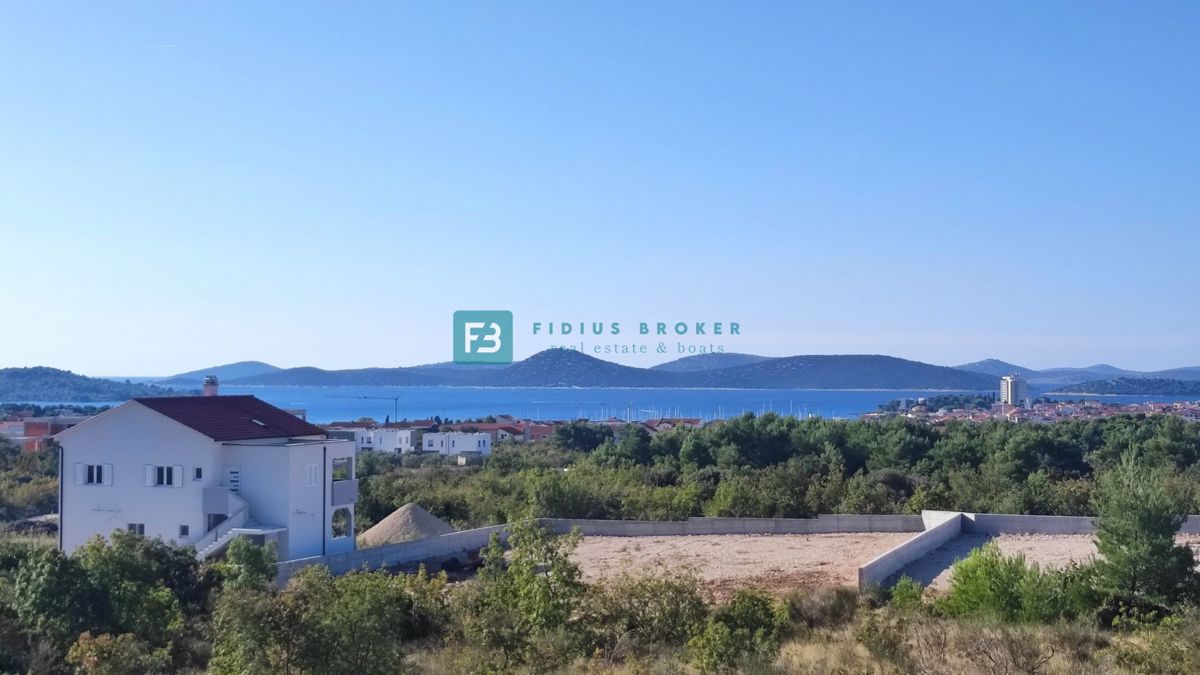 VODICE, novogradnja, 1. nadstropje, pogled na morje, 2 spalnici