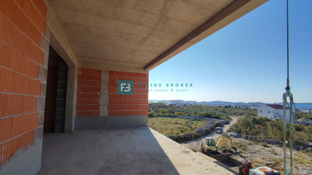 VODICE, novogradnja, 1. nadstropje, pogled na morje, 2 spalnici