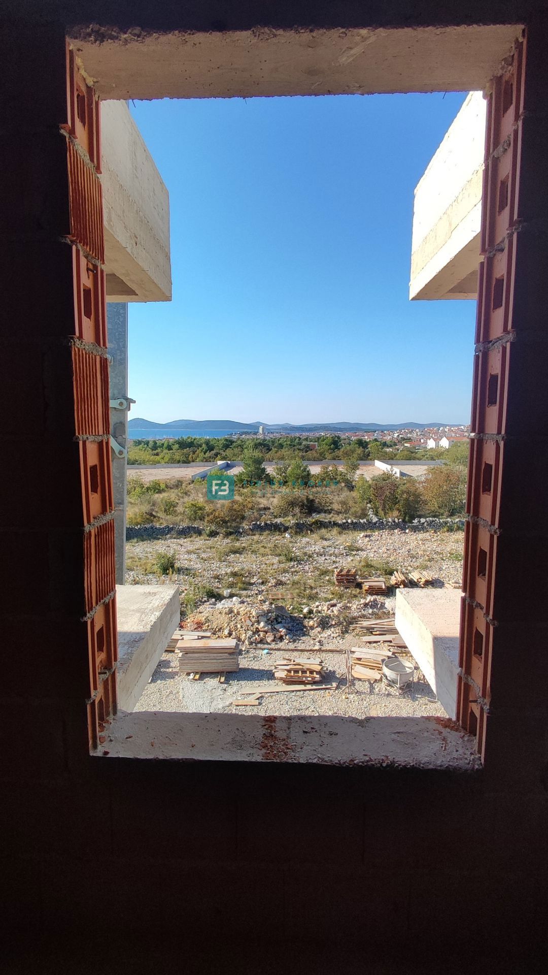 VODICE, novogradnja, 1. nadstropje, pogled na morje, 2 spalnici