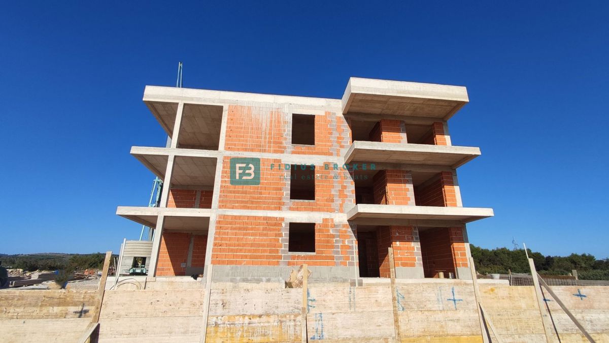 VODICE, novogradnja, 1. nadstropje, pogled na morje, 2 spalnici