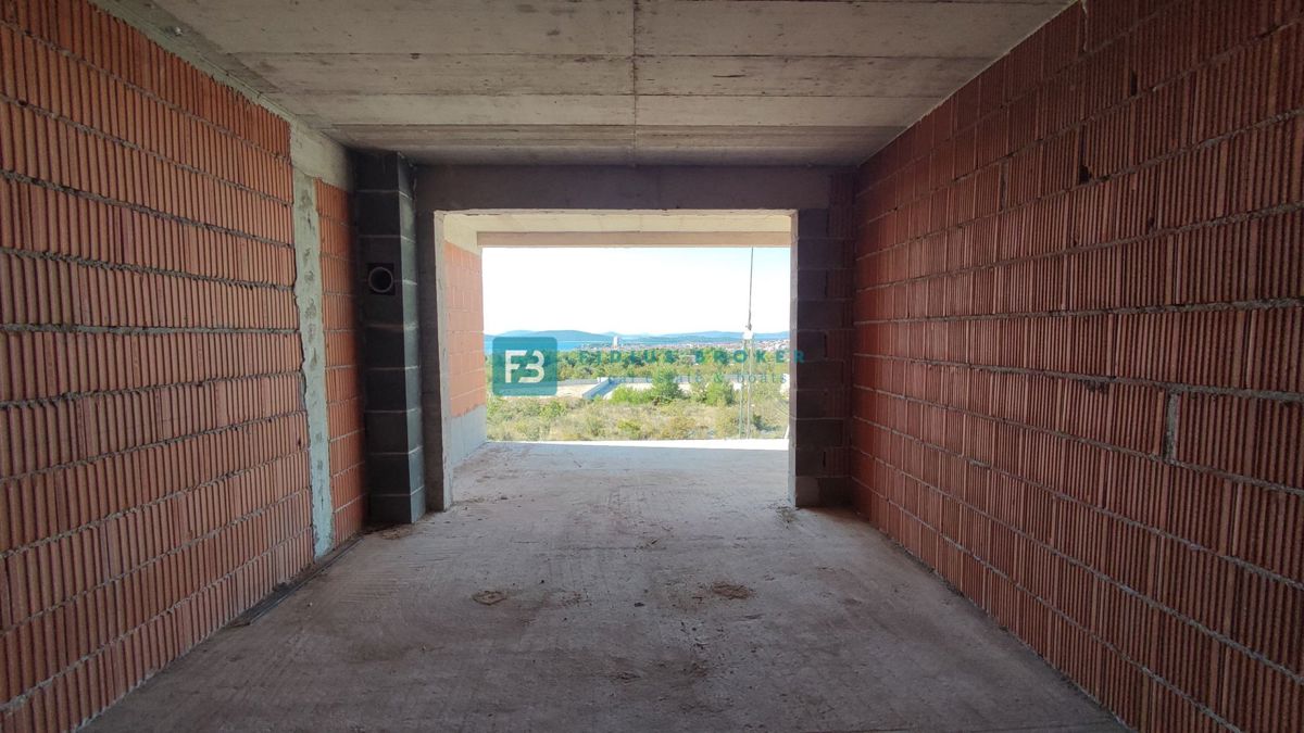 VODICE, novogradnja, 1. nadstropje, pogled na morje, 2 spalnici