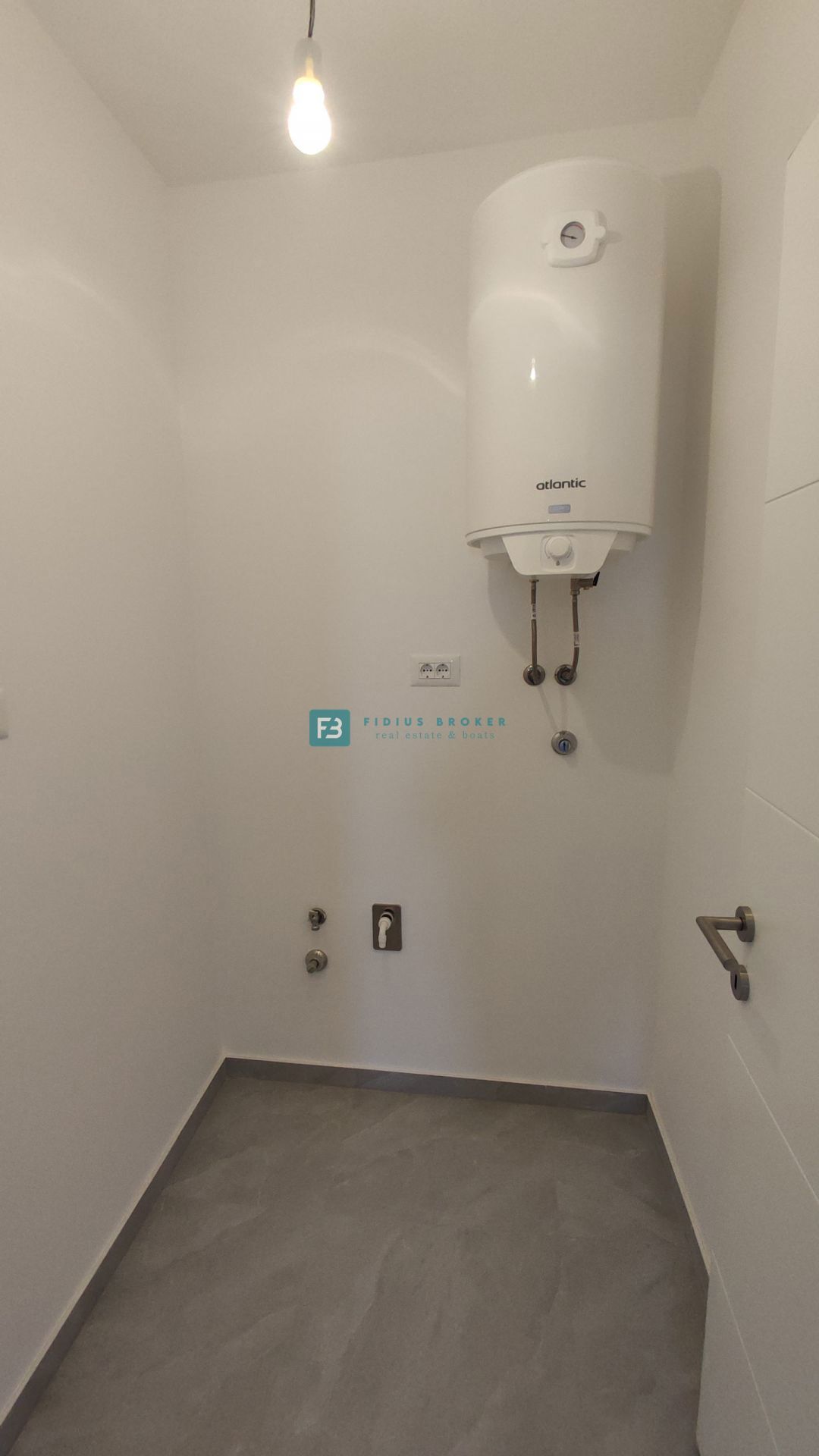 VODICE, novogradnja, dvoetažno stanovanje, vrt 138 m2, 3 ss