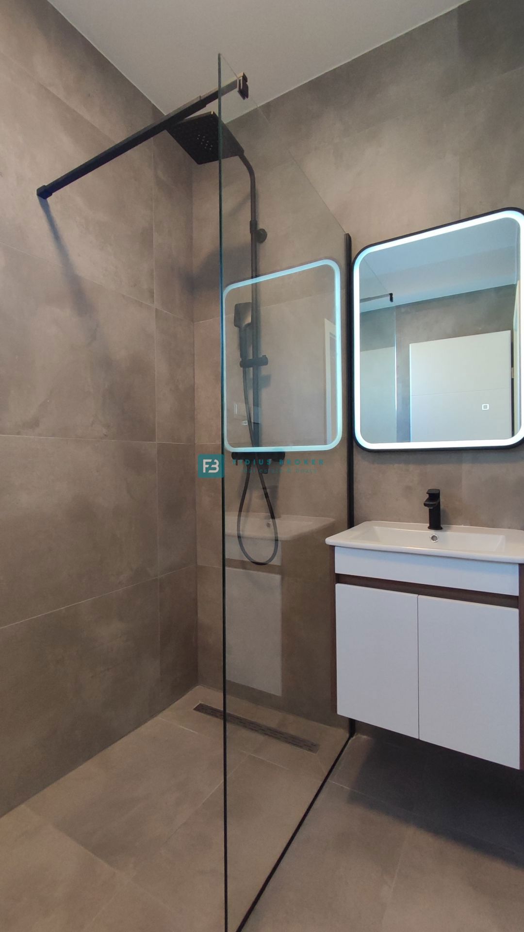 VODICE, novogradnja, dvoetažno stanovanje, vrt 138 m2, 3 ss