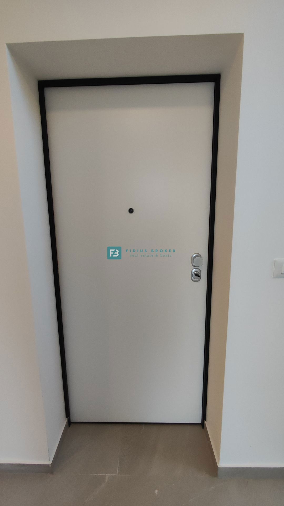 VODICE, novogradnja, dvoetažno stanovanje, vrt 138 m2, 3 ss