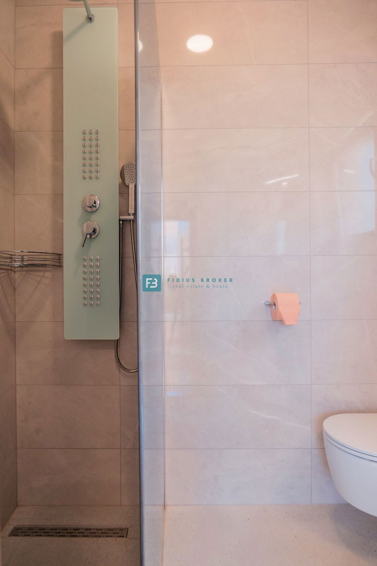 VODICE, novo, moderno stanovanje, 300 m do plaže