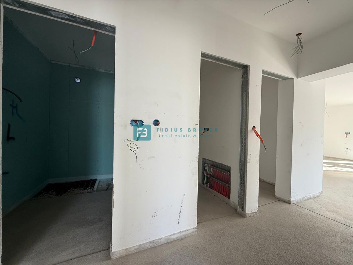 VODICE, novo, pritličje, bazen, vrt 204 m2, 3 spalnice, shramba